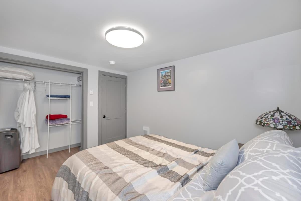 Tranquil Oasis 2 Bedroom Suite With Pool View Victoria Luaran gambar