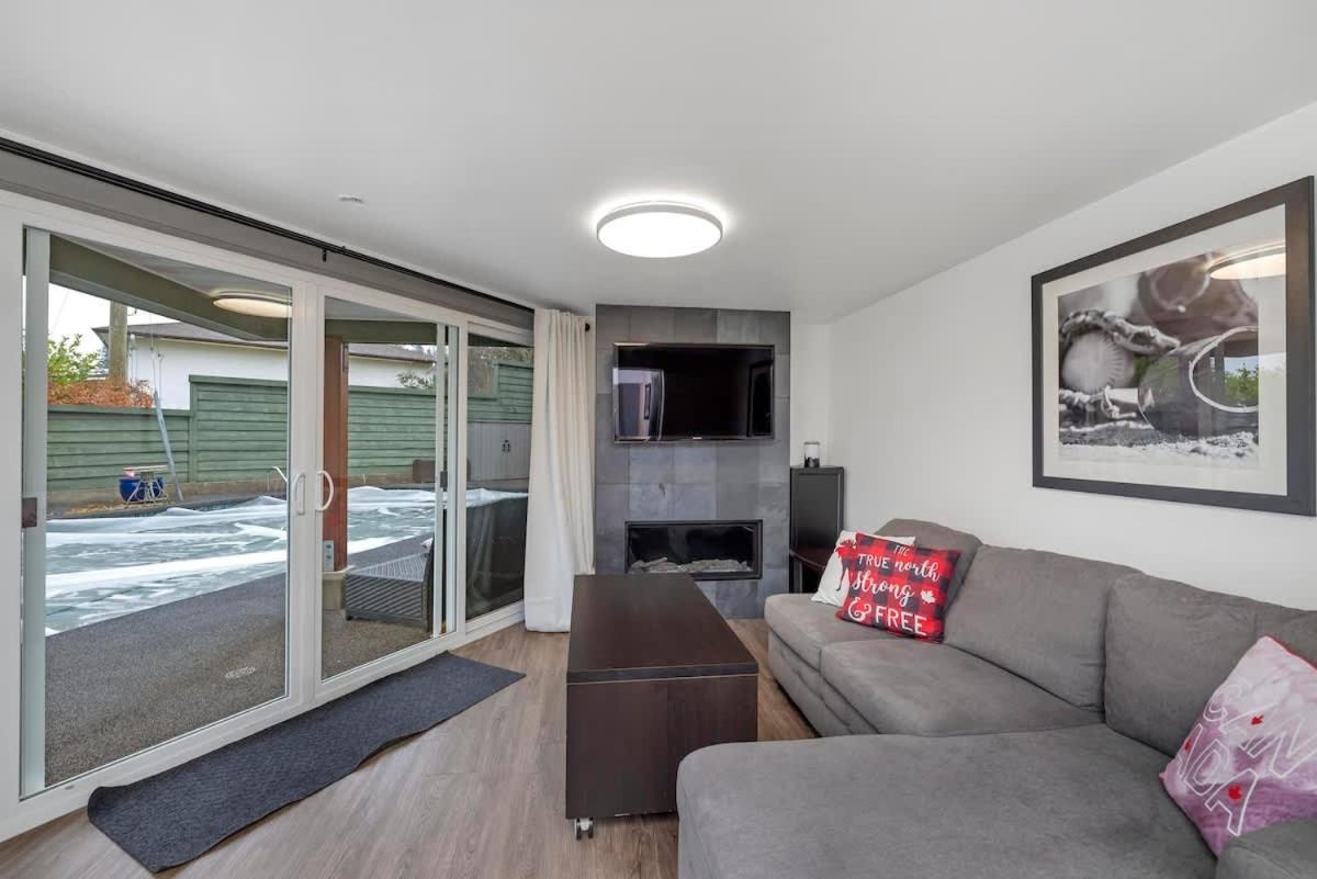 Tranquil Oasis 2 Bedroom Suite With Pool View Victoria Luaran gambar